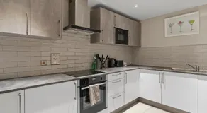 Solihull Flat For 2 with Fast WiFi with Free Secured Parking - Image 5