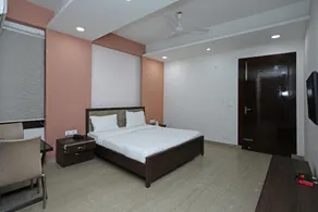SPOT ON 73780 Hotel Pravin - Image 4