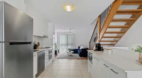 Central Redcliffe Coastal Home Walk to Beach - Image 2