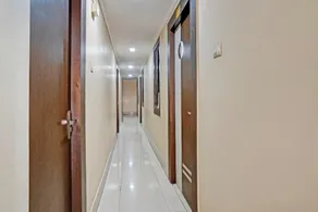 OYO The Hangout Residency Inn - Image 4
