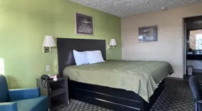 Deerfield inn & Suits - Image 2