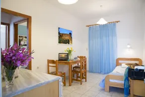 Yannis Yard Studios and Apartments - Image 4