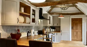 Cotswolds Grade II Listed Barn & underfloor heating - Image 4