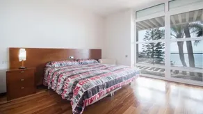 Luxury Beachfront Villa in Tarragona - Image 1