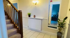 Super King Bed Suite, Executive office, fast WiFi, free parking - Image 4