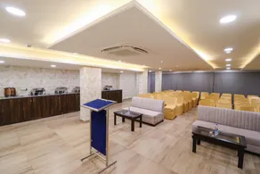 Hotel City Crown - MI Road Jaipur City Center - Image 2