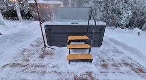 Borealis Bungalow and Hot Tub - Image 5