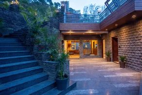 Kasauli Courtyard - Image 3