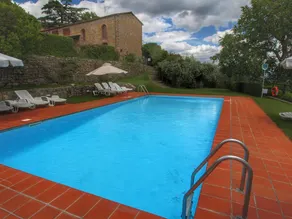 Apartment in Tuscany with Stunning Hilltop Views - Image 2