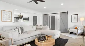 Hotel Homes - The Camelback Manor - Image 2