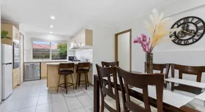 Woodgrove Penthouse - 36 min drive to MEL airport - Image 2