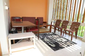 Divinehomestay comfort suite - Image 5
