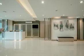 Front One Hotel Gresik - Image 2