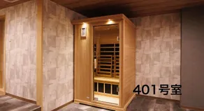 Hotel Room - Image 4
