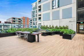 Chic 1-bed With City Views, Parking, Gym & Pool - Image 5