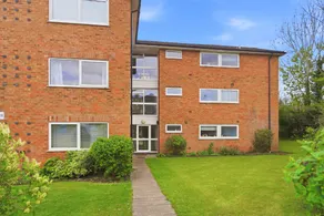 2 bed 2 bath luxe apartment in Hampton in Arden - Image 4