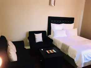 Derrick Guest House - Image 2
