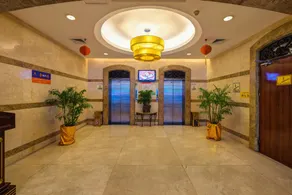 Happy Hotel - Image 5