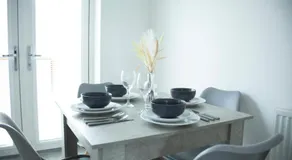 3 bed spacious home for construction workers and families with parking spaces 2 and half bathroom& ensuite Free wifi - Image 5