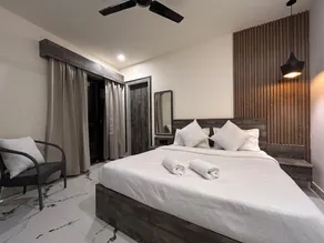 Smol Door - Image 5