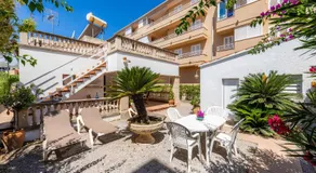 Maison de vacances centrale près de la plage – Villa Amoros - Image 3