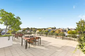 Vibrant Newtown Studio, Ideal Summer Rooftop - Image 4