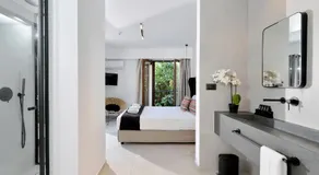 Yianna Hotel - Image 2
