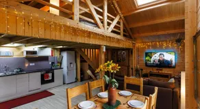 Spacious Cabin EVCharger and free Parking near Cambridge - Image 3