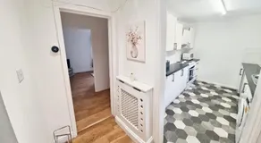 2 Bed Spacious Apartment, Sleeps 4, Free Wifi, Free Parking, Amenities Nearby, Good Transport Links Nearby, Contractors and Holidays - Image 3