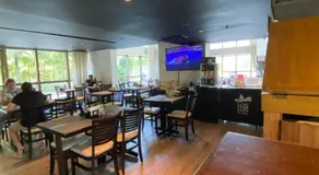 Flat com VISTA de CINEMA para Praia da BARRA da Tijuca - 5 min da PRAIA - Ar Condicionado, Portaria 24h, Wi-Fi 500 Mbps, Piscina, Academia, Sauna, Quadra de Tênis - Image 3
