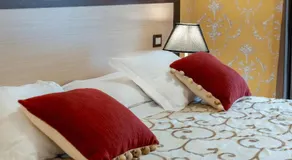 Hotel De La Ville Relais - Image 2