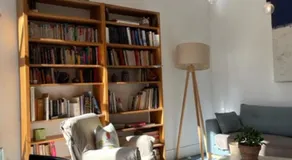Belle suite au coeur de ville petit déjeuner jardin et bassin - Image 5