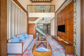 Riverside luxury hotel - Image 3