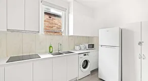 Rustic Single Room Central Spot at Kengsinton Shared Bathroom - Image 3
