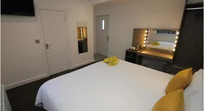 Guest Rooms @ 128 - Image 4
