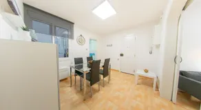 Ahllenrock Barcelona- Escape Parking GRATIS-AC-Metro- Aeropuerto-4-6 Personas - Image 4