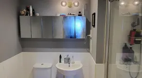 2 bedroom apartment Basingstoke close to train station with parking - Image 5