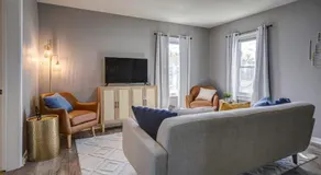 Charming 2 Bedroom Home by Founder's Park - Image 2