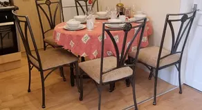Spacious Apartment Near Rochdale Centre Train Tram Bus Free Parking Fast Wi-Fi - Image 5