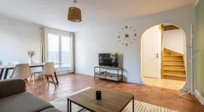 L'Oasis - Duplex - Parking Privé Gratuit - Terrasse Privée - 10mn RERD-T12 - 2 bedrooms - De 1 à 6 personnes - Shopping Mall - Primark - Piscine - Patinoire - Théâtre - Cinéma - Bibliothèque - Image 2