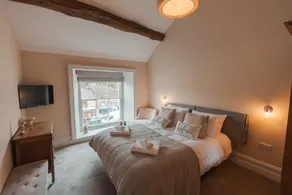 Roger Suite - Image 2