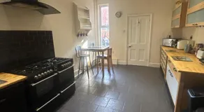 Mill Hill Stays - Image 3