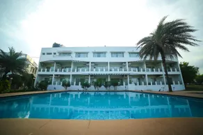 St.James Court Beach Resort - Image 2