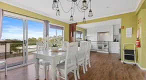 Big Red Beach House - Rainbow Beach - Wifi - Image 3