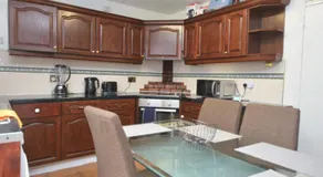 Four Bedroom Townhouse 12 Minutes Walk to Excel Exhibition Centre - Image 3