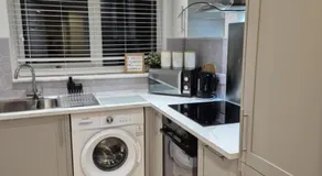 Modern apartment in Glasgow West End, free parking - Image 2