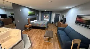 Mustang Inn and Suites - Image 2