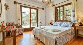 Light-filled home with Garden near Beach - Image 2