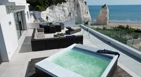 V Penthouse - Image 3