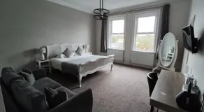 Woodcote Hotel - Image 2